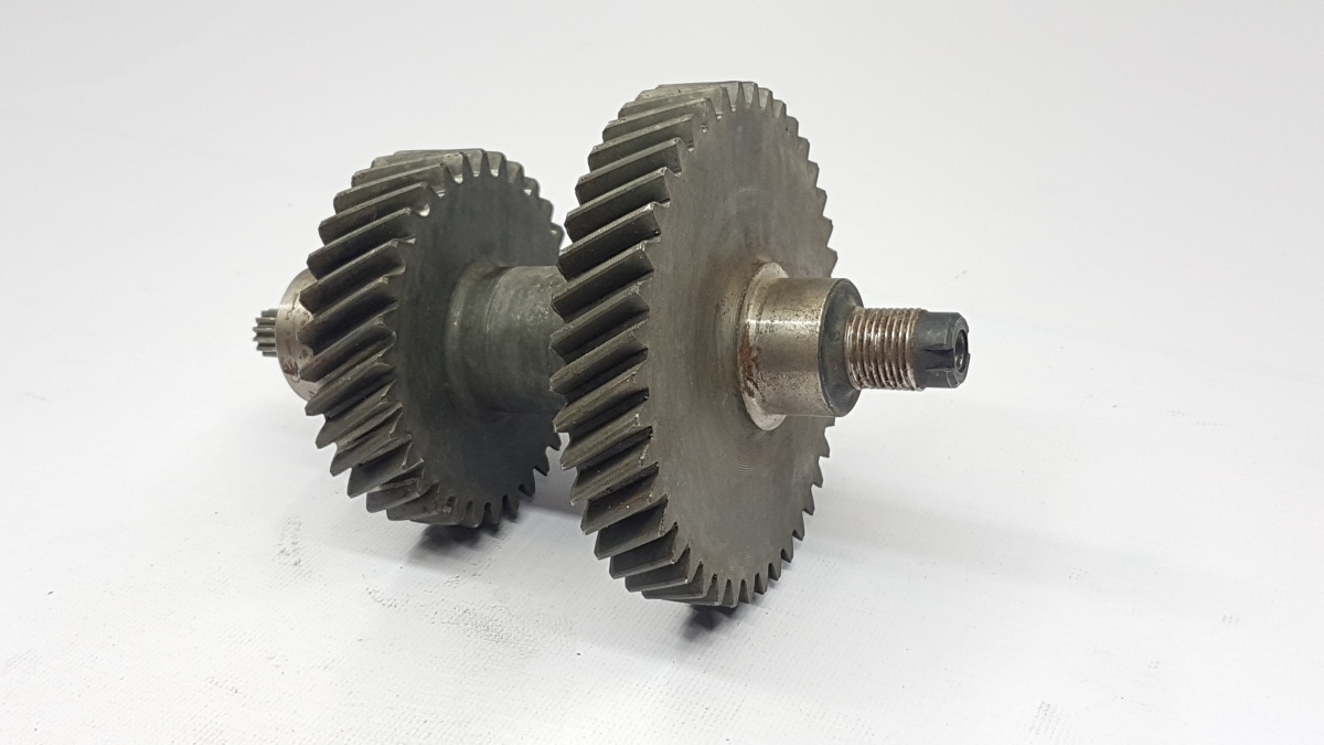 Вал раздаточной коробки промежуточный 2123 АЗ